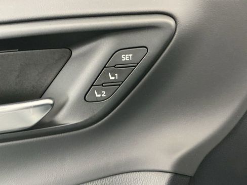 Used 2023 Toyota Crown Platinum image 29