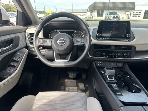 Used 2023 Nissan Rogue SV FWD image 11