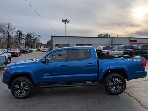 Certified 2017 Toyota Tacoma TRD Sport w/ Tow Package (A/T) image 3
