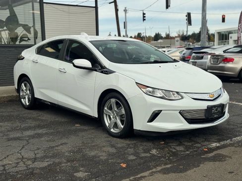 Used 2017 Chevrolet Volt LT image 3