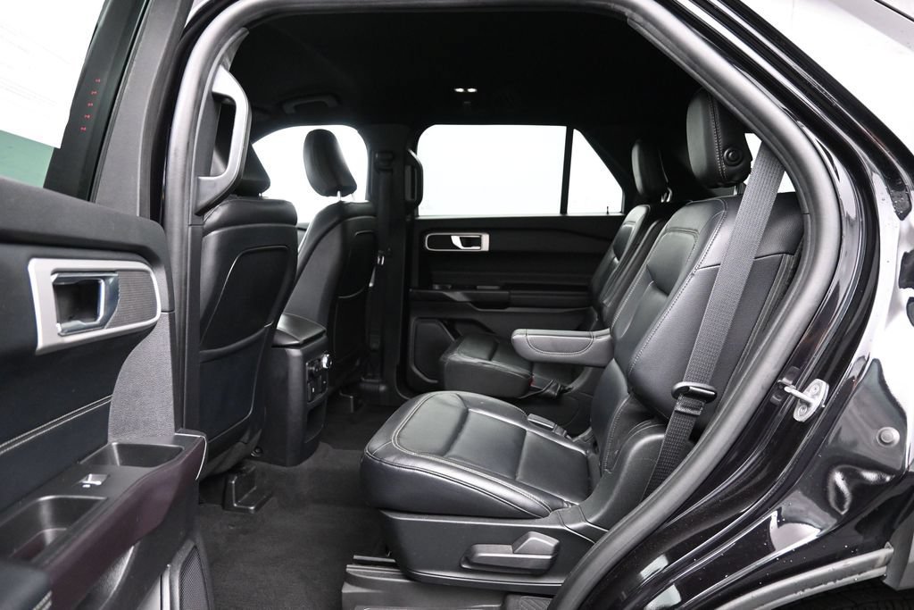 Used 2020 Ford Explorer XLT w/ Equipment Group 202A AWD/4WD image 26