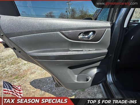 Used 2018 Nissan Rogue SV image 28
