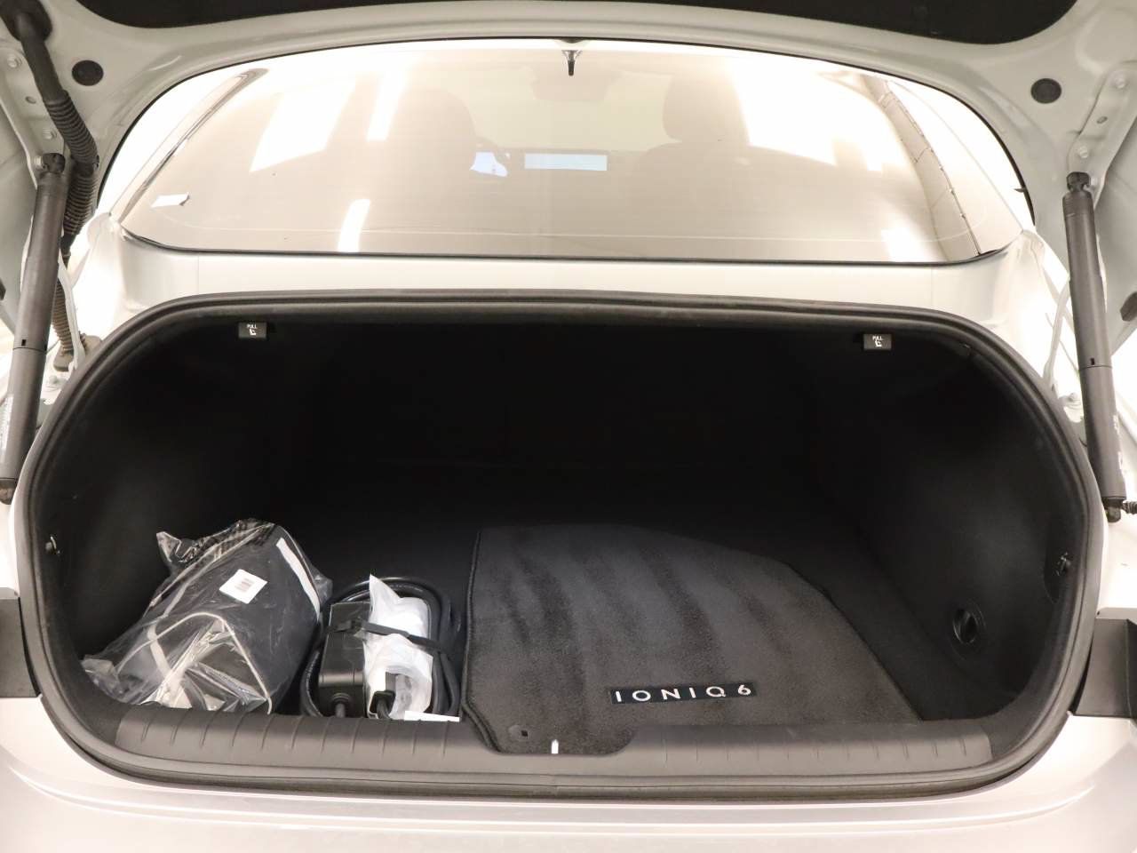 Used 2025 Hyundai Ioniq 6 SEL RWD image 21