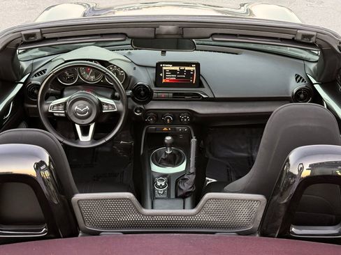 Used 2018 MAZDA MX-5 Miata Club image 2