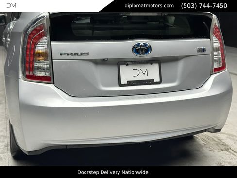 Used 2014 Toyota Prius Five w/ Advanced Technology Package image 16