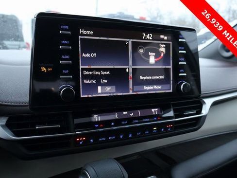 Used 2023 Toyota Sienna Platinum image 7