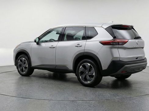 Used 2025 Nissan Rogue SV image 6