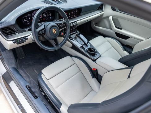 Used 2025 Porsche 911 Carrera RWD image 25