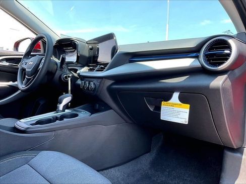 New 2026 Chevrolet Trax LS w/ LS Convenience Package FWD image 9