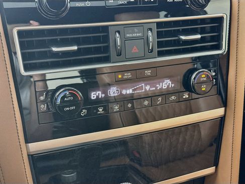 Used 2024 INFINITI QX80 Sensory w/ Cargo Package AWD/4WD image 17
