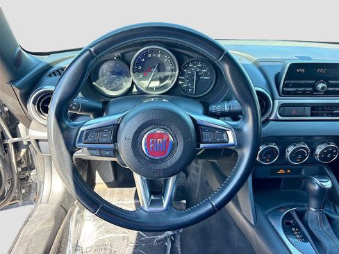 Used 2017 FIAT 124 Spider Classica RWD image 11