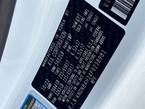 Used 2023 Kia Carnival LX image 15