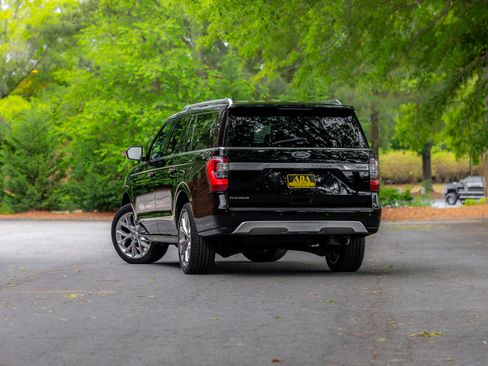 Used 2018 Ford Expedition Max Platinum AWD/4WD image 3