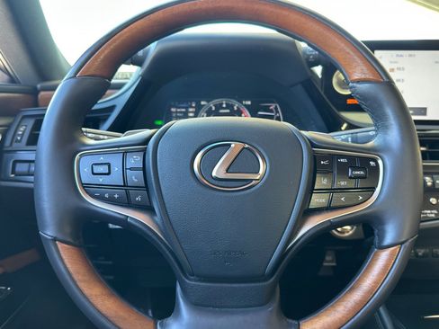 Used 2025 Lexus ES 300h ES 300h Luxury w/ Accessory Package (Z1) image 17