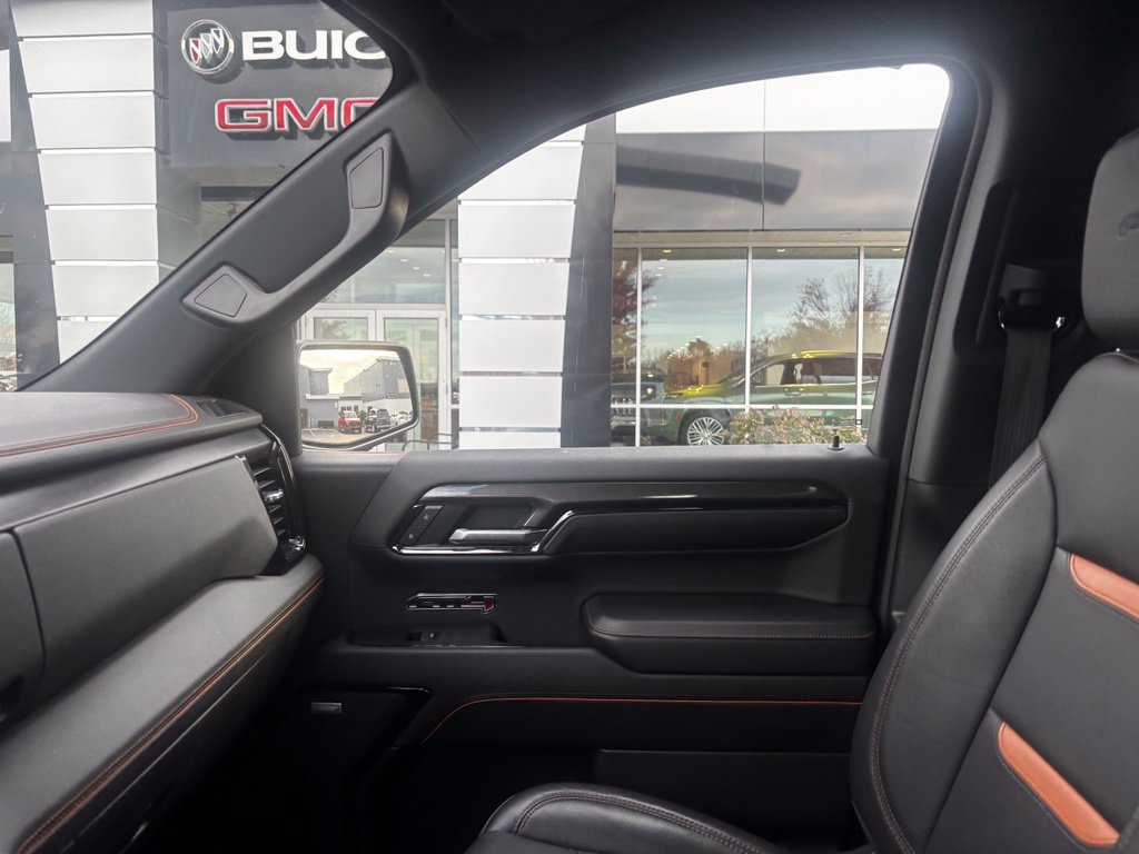 Used 2024 GMC Sierra 1500 AT4 w/ Technology Package AWD/4WD image 13