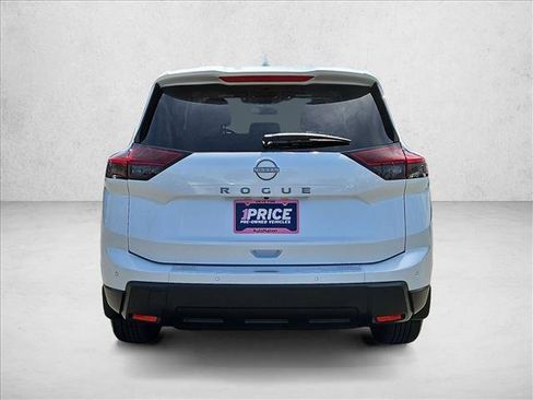 Certified 2026 Nissan Rogue SV FWD image 8