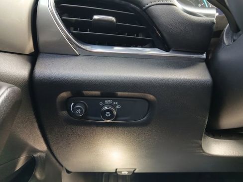 Certified 2023 Chevrolet Traverse LT w/ Rear Camera Mirror Package image 26