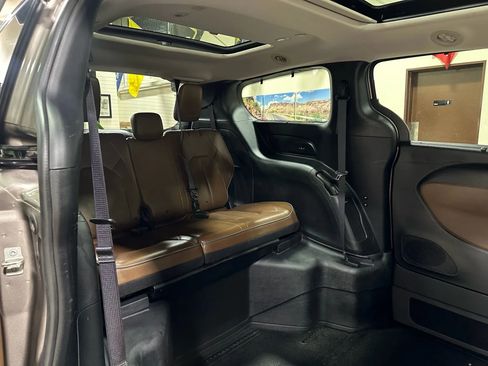 Used 2017 Chrysler Pacifica Limited w/ Advanced Safetytec Group image 31