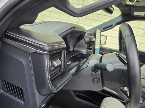 Used 2023 Ford F150 Lightning Platinum image 25