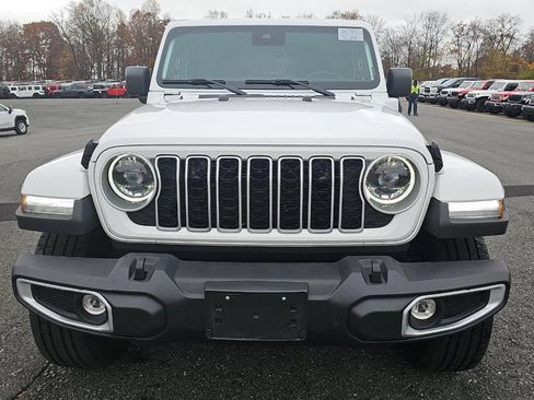 Used 2025 Jeep Wrangler Unlimited Sahara image 3