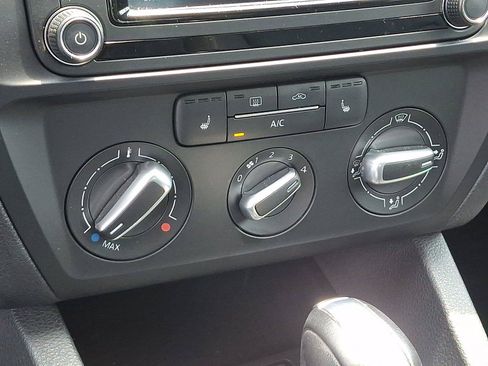 Used 2018 Volkswagen Jetta SE FWD image 16