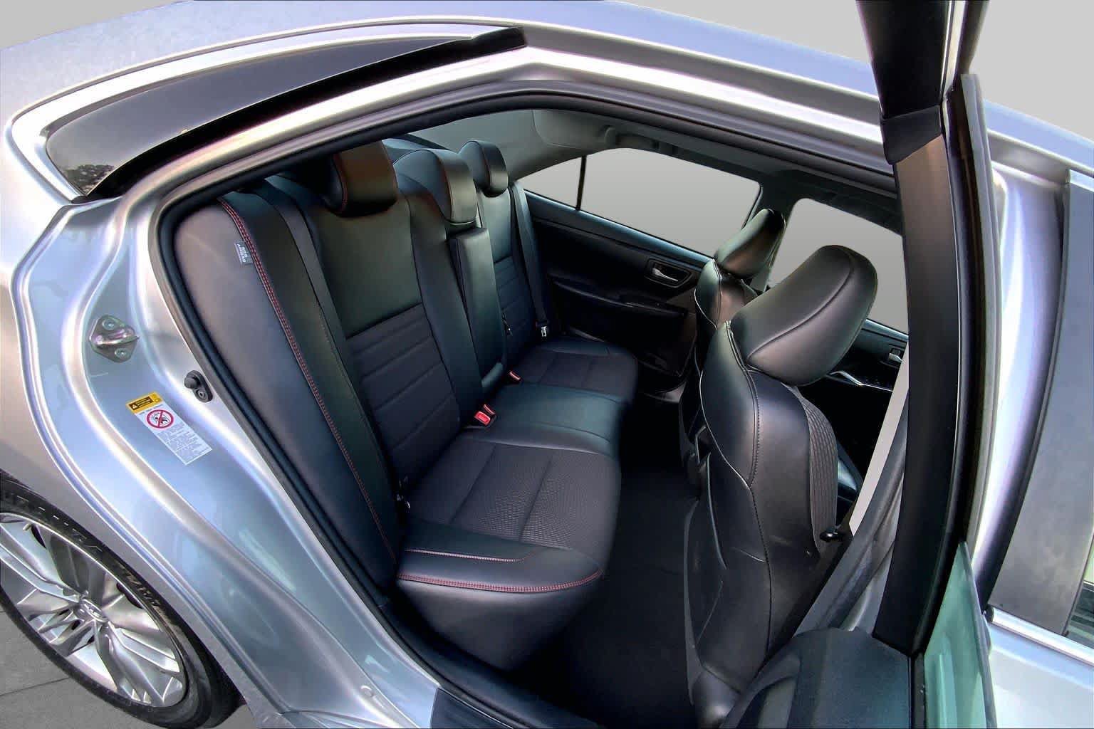 Used 2017 Toyota Camry SE w/ Moonroof Package FWD image 17