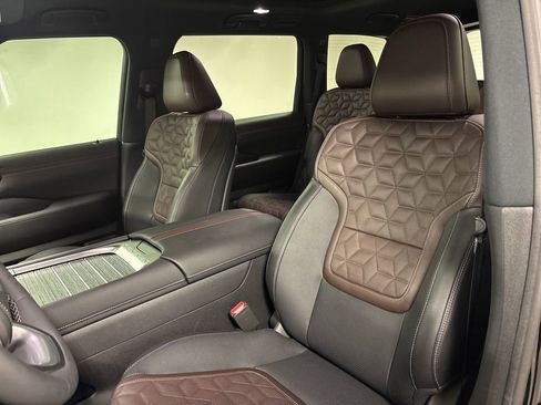 Used 2025 Nissan Armada Platinum Reserve AWD/4WD image 23