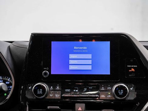 Used 2023 Toyota Highlander XLE FWD image 14