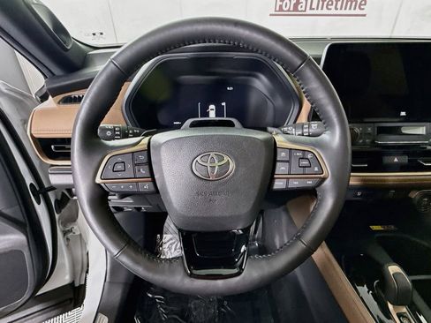 Certified 2025 Toyota Grand Highlander AWD Hybrid image 21