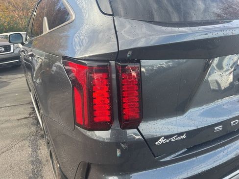 Used 2022 Kia Sorento EX image 10