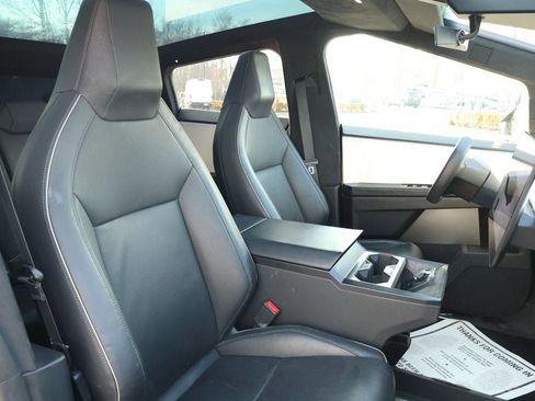 Used 2024 Tesla Cybertruck AWD Crew Cab image 26