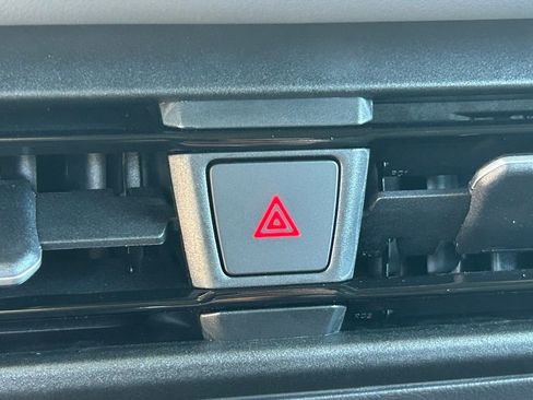 New 2026 Volkswagen Tiguan SEL R-Line AWD/4WD image 31