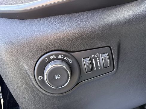 Used 2024 Jeep Compass Latitude AWD/4WD image 31