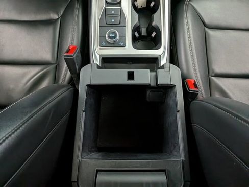 Certified 2022 Ford Explorer XLT w/ Equipment Group 202A AWD/4WD image 34