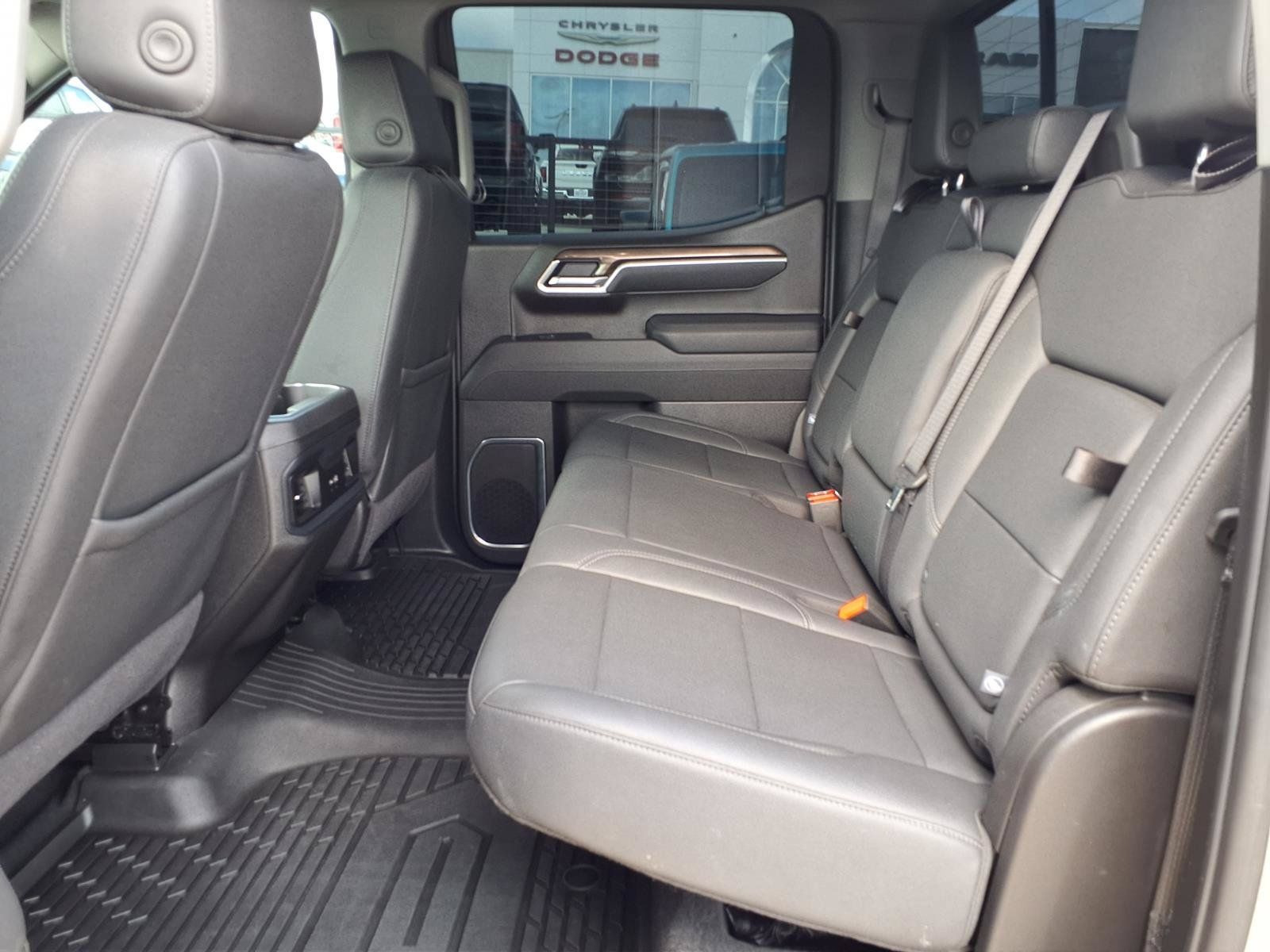 Used 2025 Chevrolet Silverado 1500 RST w/ Convenience Package II AWD/4WD image 17