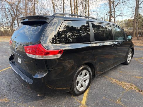 Used 2011 Toyota Sienna LE FWD image 7