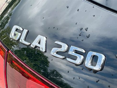 Used 2022 Mercedes-Benz GLA 250 4MATIC image 10