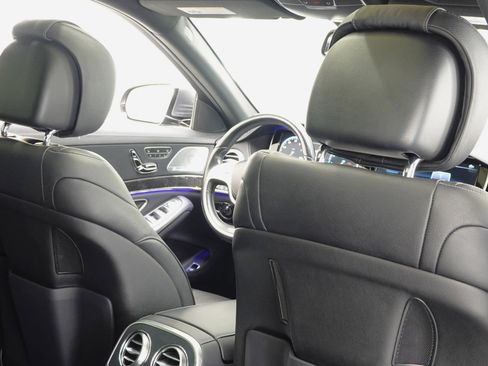 Used 2017 Mercedes-Benz S 550 Sedan w/ Sport Package w/ Sport Package image 39