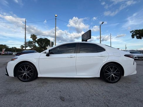 Used 2024 Toyota Camry SE w/ Convenience Package FWD image 4