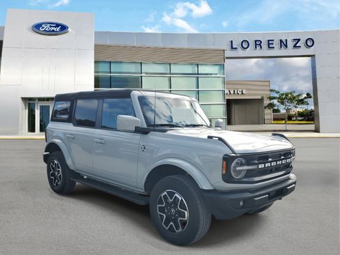 Used 2021 Ford Bronco Outer Banks image 3