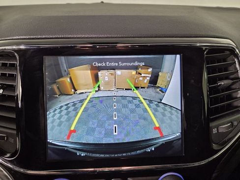 Certified 2019 Jeep Grand Cherokee Laredo w/ Laredo X Package image 20