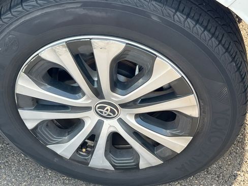 Used 2020 Toyota Corolla LE FWD image 22