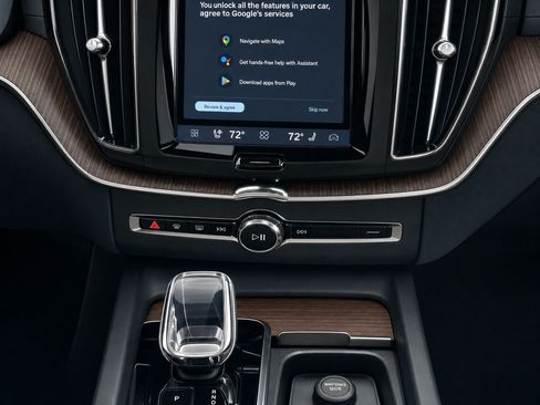 Certified 2023 Volvo XC60 B5 Ultimate w/ Climate Package FWD image 15