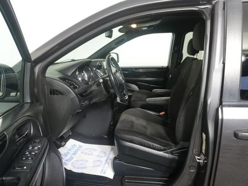 Used 2018 Dodge Grand Caravan SE FWD image 24