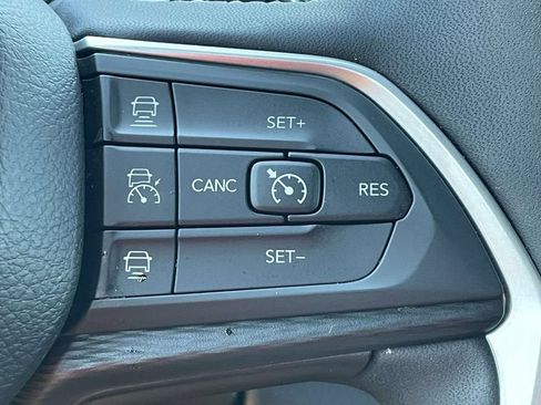 Used 2025 Jeep Grand Cherokee Laredo X w/ Luxury Tech Group I AWD/4WD image 30