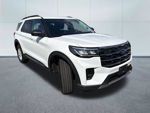 Used 2025 Ford Explorer Active AWD/4WD image 5