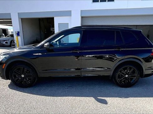 Certified 2022 Volkswagen Tiguan SE R-Line image 8