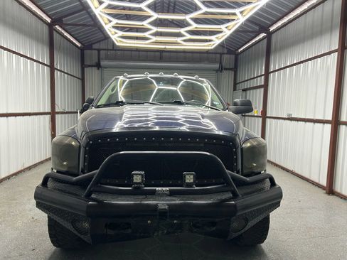 Used 2006 Dodge Ram 2500 Truck SLT image 2