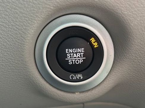 Used 2024 Chrysler Pacifica Touring-L image 46