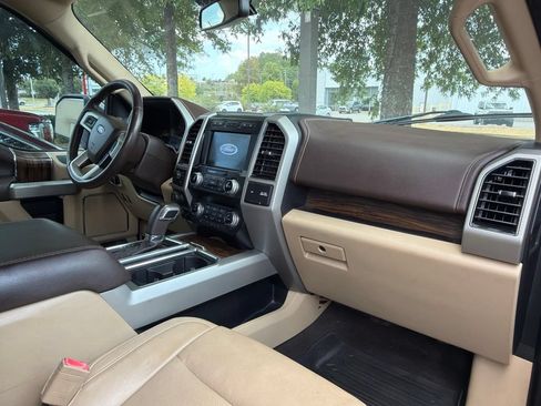 Used 2020 Ford F150 Lariat w/ Equipment Group 502A Luxury AWD/4WD image 29